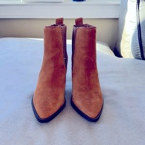 Suede brown boots